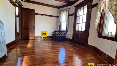 10 High St, Unit 2 in Somerville, MA - Foto de edificio - Building Photo