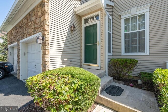 property at 802 Yarrow Cir