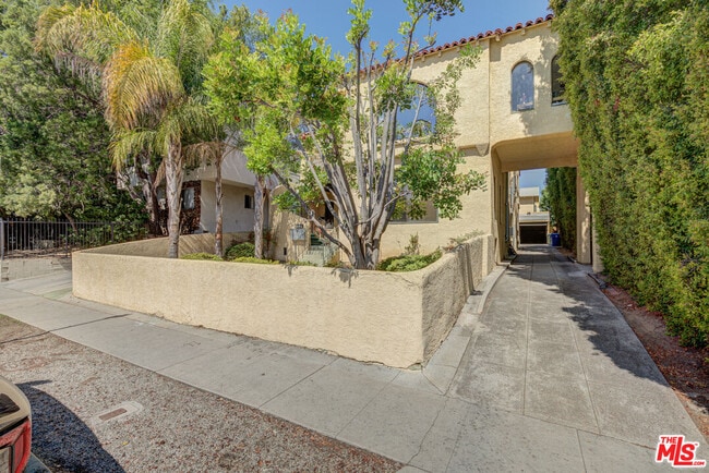 4427 Finley Ave in Los Angeles, CA - Building Photo - Building Photo