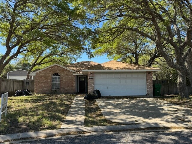 104 Mallard Dr in Aransas Pass, TX - Foto de edificio