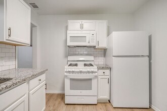 112 N Dobson St in Burleson, TX - Building Photo - Building Photo
