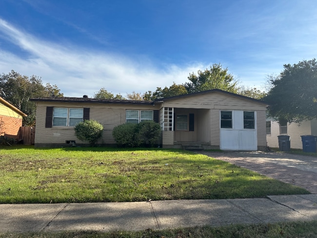 10932 Dunaway Dr