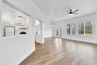 10556 E Greenbury Way in Clovis, CA - Building Photo - Building Photo