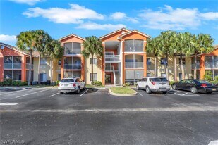 6321 Aragon Way in Ft. Myers, FL - Building Photo