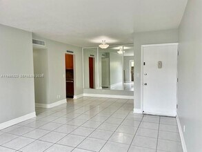 9000 SW 137th St in Miami, FL - Building Photo - Building Photo