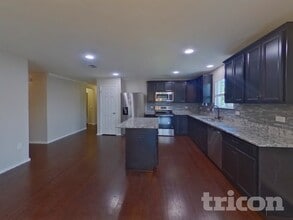 1636 Vernon Dr in Aubrey, TX - Foto de edificio - Building Photo