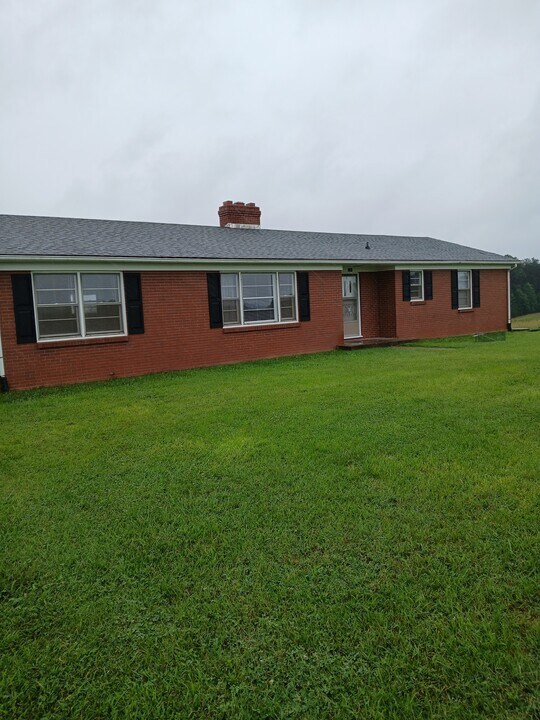 3261 Marion Rd in Chatham, VA - Building Photo