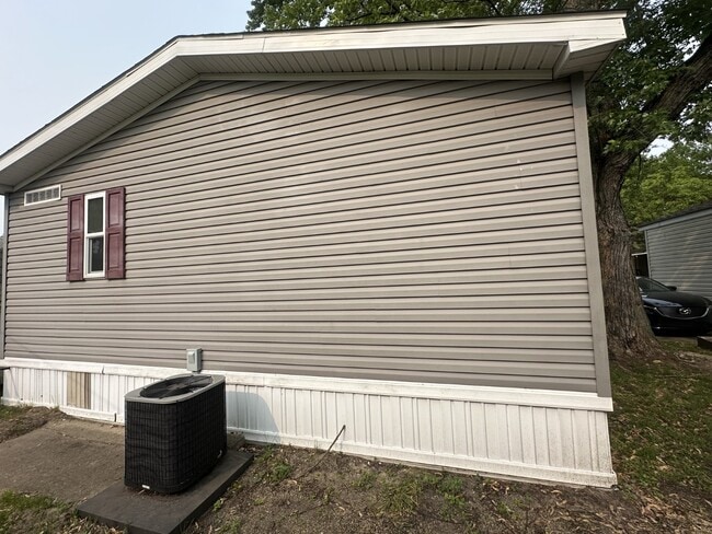 76 E U.S. Hwy 6 in Valparaiso, IN - Building Photo - Building Photo