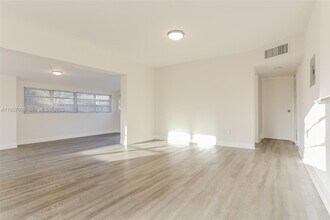 1571 NE 44th St in Pompano Beach, FL - Building Photo - Building Photo