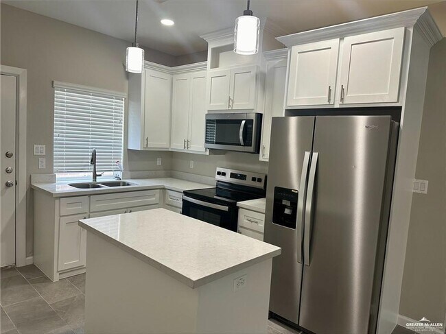 2512 E Israel Ave in Alton, TX - Building Photo - Building Photo