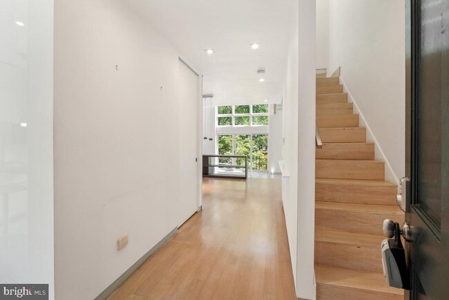 3927 Georgetown Ct NW in Washington, DC - Building Photo - Building Photo