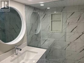 370 Centre St E in Richmond Hill, ON - Building Photo