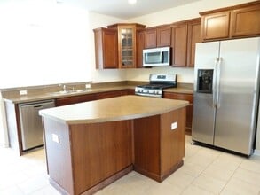490 Grosvenor Ln in Aurora, IL - Building Photo - Building Photo
