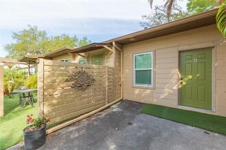 4906 Riverhills Dr in Tampa, FL - Building Photo - Building Photo
