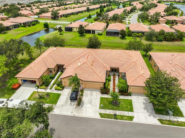 5706 Eden Falls Pl in Apollo Beach, FL - Foto de edificio - Building Photo