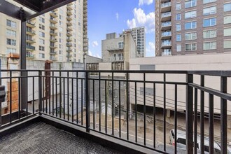 1221 N La Salle St in Chicago, IL - Building Photo - Building Photo