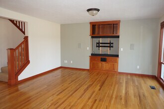 7491 SW St John Pl in Portland, OR - Building Photo - Building Photo
