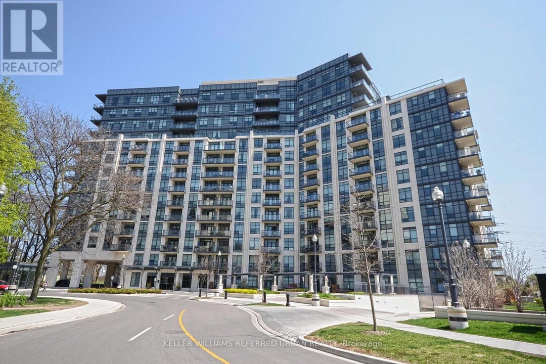 1135-1135 Royal York Rd in Toronto, ON - Building Photo
