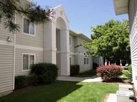 Sumerset Park Apartments in Boise, ID - Building Photo - Building Photo