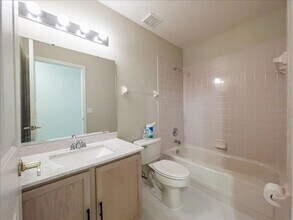 218 Langford Park Ave in Davenport, FL - Foto de edificio - Building Photo