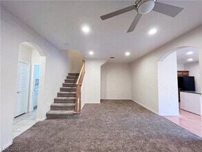 9303 Gilcrease Ave in Las Vegas, NV - Foto de edificio - Building Photo