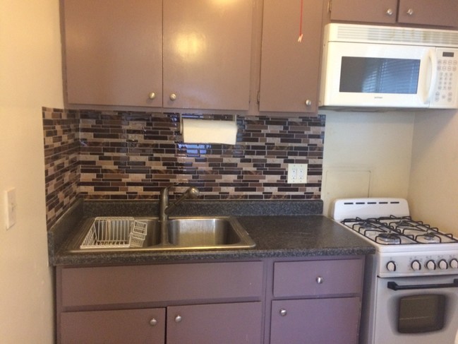 2265 Ewing St, Unit 2265 Ewing back house in Los Angeles, CA - Building Photo - Building Photo