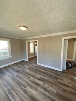 324 Victory Ave in Dyersburg, TN - Building Photo