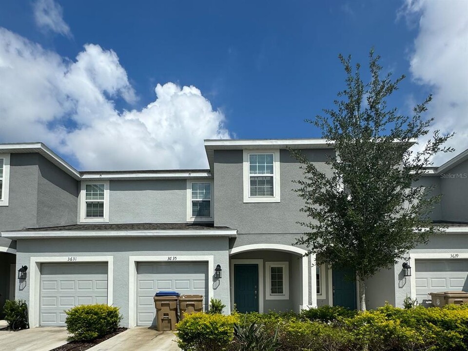 3635 Davenport Creek Ct in Kissimmee, FL - Foto de edificio