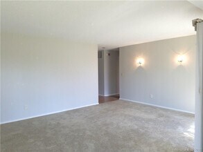 189 Heritage Vlg in Southbury, CT - Building Photo - Building Photo