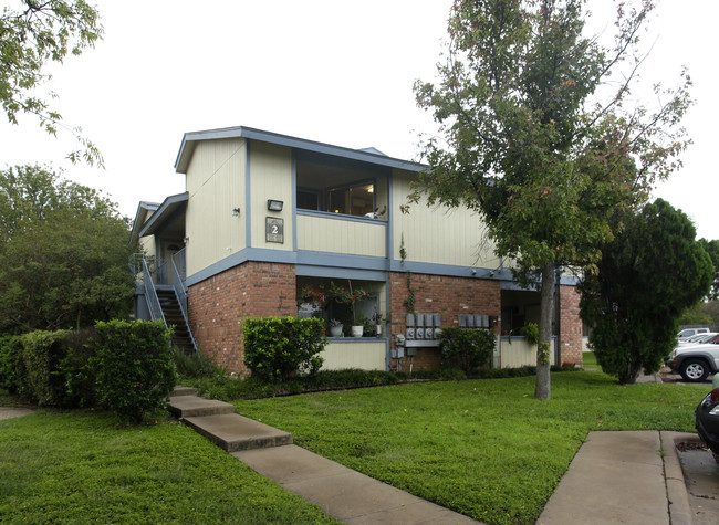 Gateway West Apartments in Austin, TX - Building Photo - Building Photo