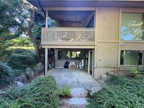 4204 85th Ave SE in Mercer Island, WA - Building Photo - Building Photo