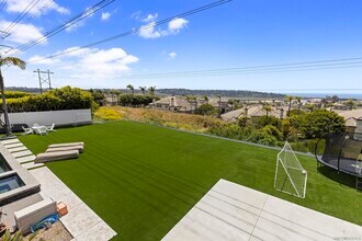 3325 Caminito Daniella in Del Mar, CA - Building Photo - Building Photo