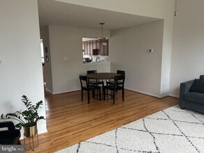 5833 Pin Oak Commons Ct in Burke, VA - Building Photo - Building Photo