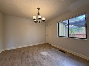 21 Alameda Park Cir in Chico, CA - Building Photo - Building Photo