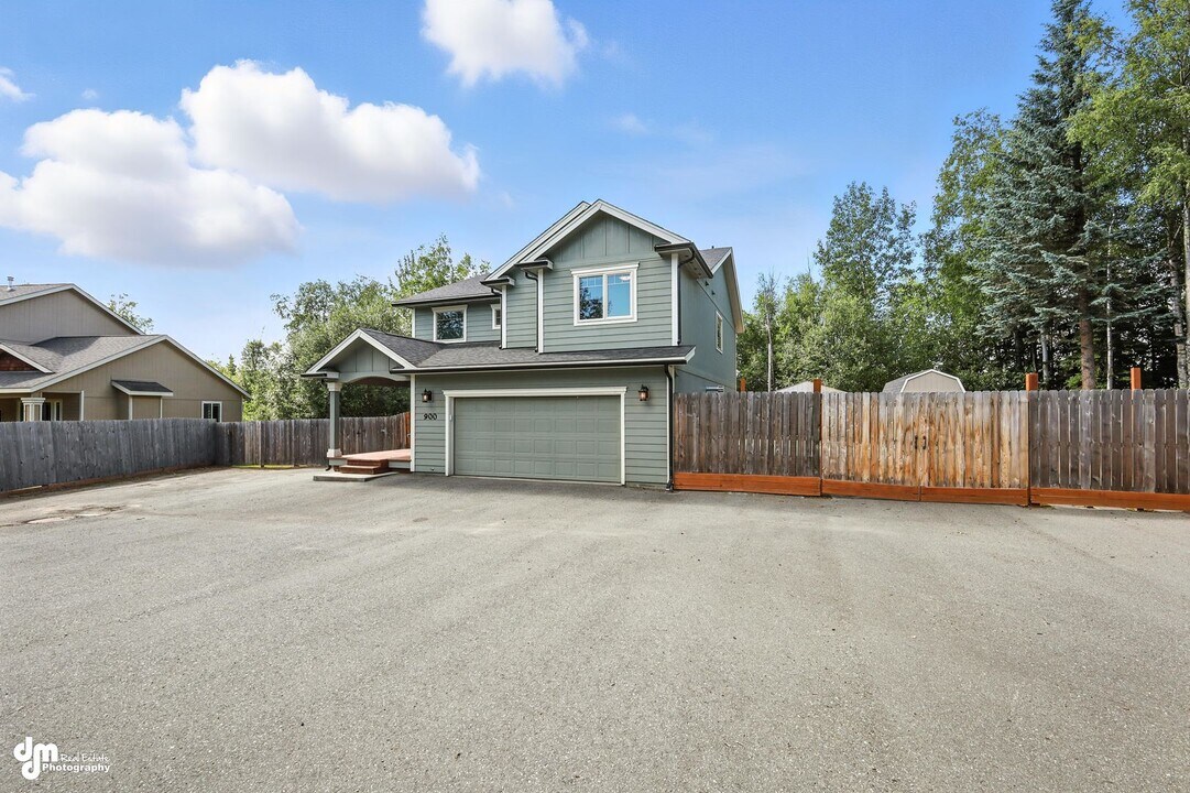 900 S Century Dr in Wasilla, AK - Building Photo
