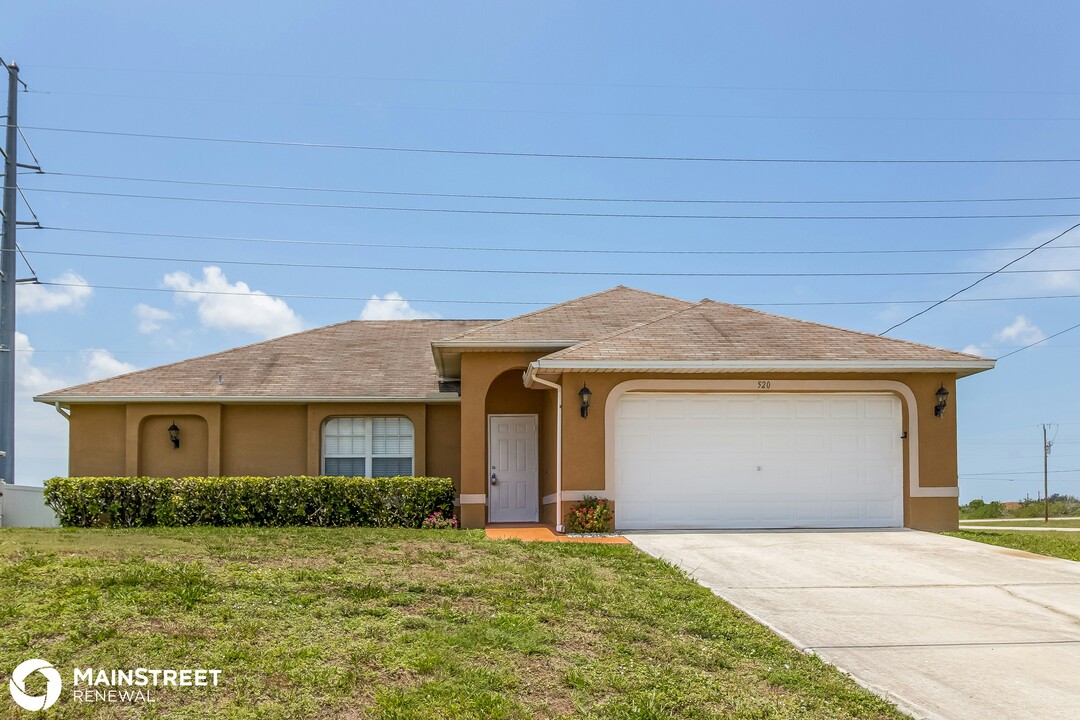 520 NW 24th Ave in Cape Coral, FL - Building Photo