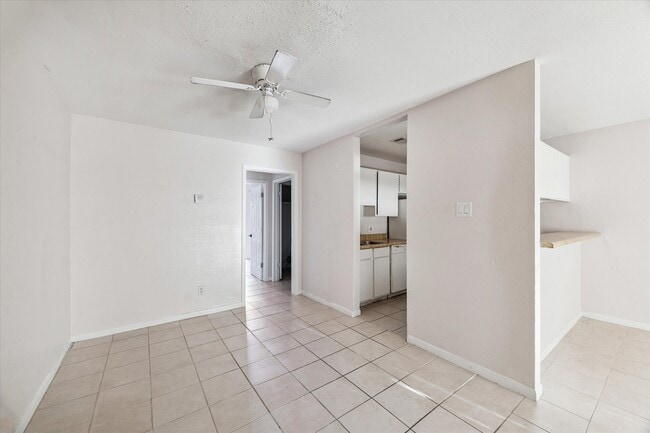 1014 Graham Dr in Tomball, TX - Building Photo - Building Photo