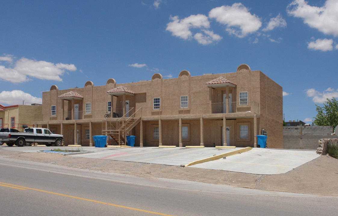 498 Peyton Rd in El Paso, TX - Building Photo