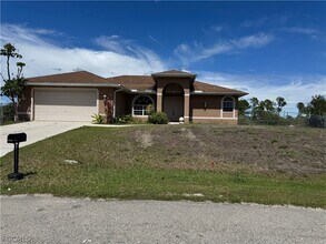 3800 20th St W in Lehigh Acres, FL - Foto de edificio - Building Photo