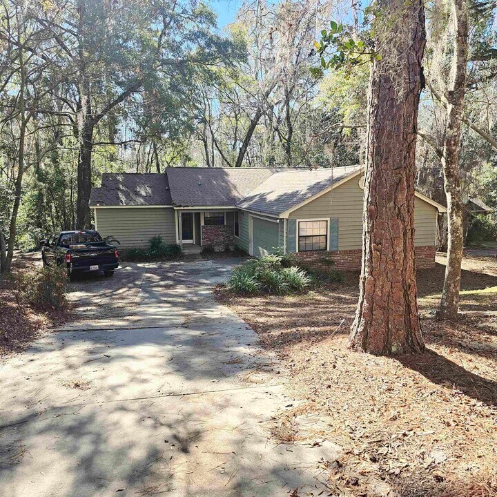261 Starmount Dr in Tallahassee, FL - Building Photo