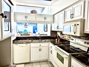 11650 Capri Cir S in Treasure Island, FL - Building Photo - Building Photo