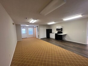 27 Notch Shopping Center Ln in Reeds Spring, MO - Building Photo - Building Photo