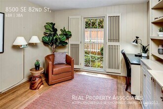 8500 SE 82nd St in Mercer Island, WA - Building Photo - Building Photo