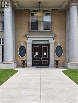 135 James St S in Hamilton, ON - Building Photo