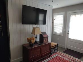 6610 Chapel Rd, Unit B in New Hope, PA - Foto de edificio - Building Photo