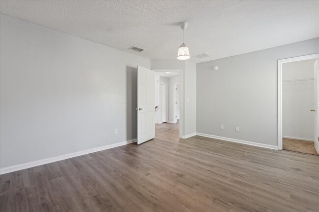 property at 140 Corral Cir