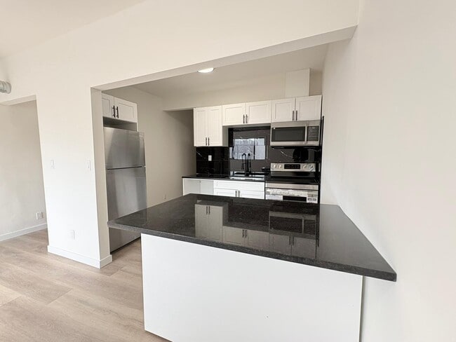 1370 Wyandotte St E in Windsor, ON - Building Photo - Building Photo