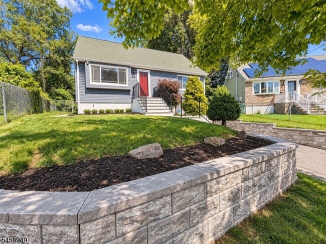 property at 11 Ivanhoe Ter