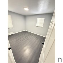 521 E 222nd St, Unit 521 E 222nd St- DWN in Euclid, OH - Foto de edificio - Building Photo