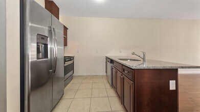 380-1/2 Avenue C-Unit -#1 in Bayonne, NJ - Building Photo - Building Photo